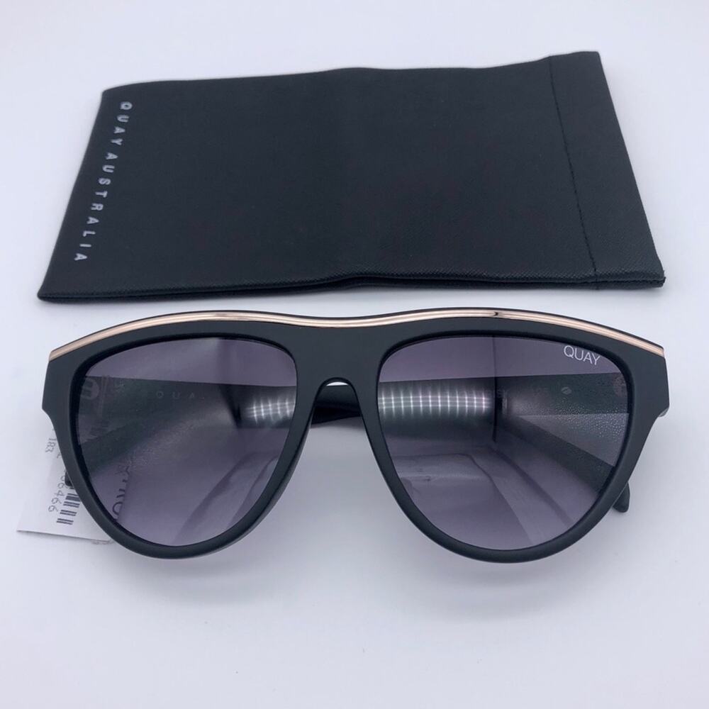 Quay Australia Flight Risk black with gold accents